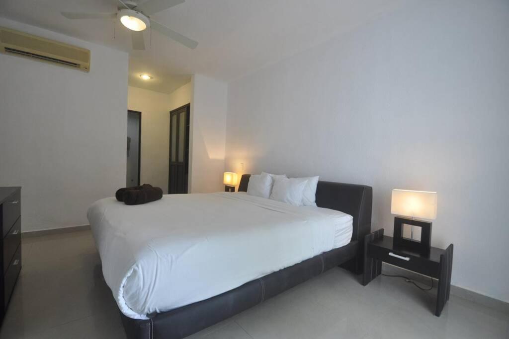 Poolside Tranquil Apartment In プレヤデルカーメン エクステリア 写真